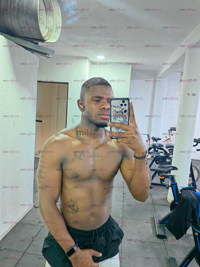 FOTOS DE MORENO CUERPO ATLETICO,COMPLAZCO TUS DESEOS MAS OSCUROS Y MORBOSO.