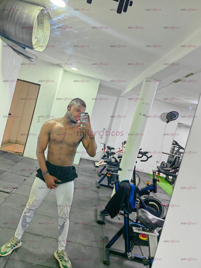 FOTOS DE MORENO CUERPO ATLETICO,COMPLAZCO TUS DESEOS MAS OSCUROS Y MORBOSO.
