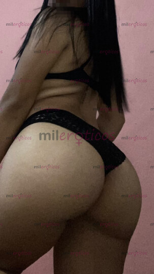 FOTOS DE MORENITA SUPER RICA CON GRANDES GLÚTEOS, UNA CINTURITA MUY RICA Y MUY CACHONDA