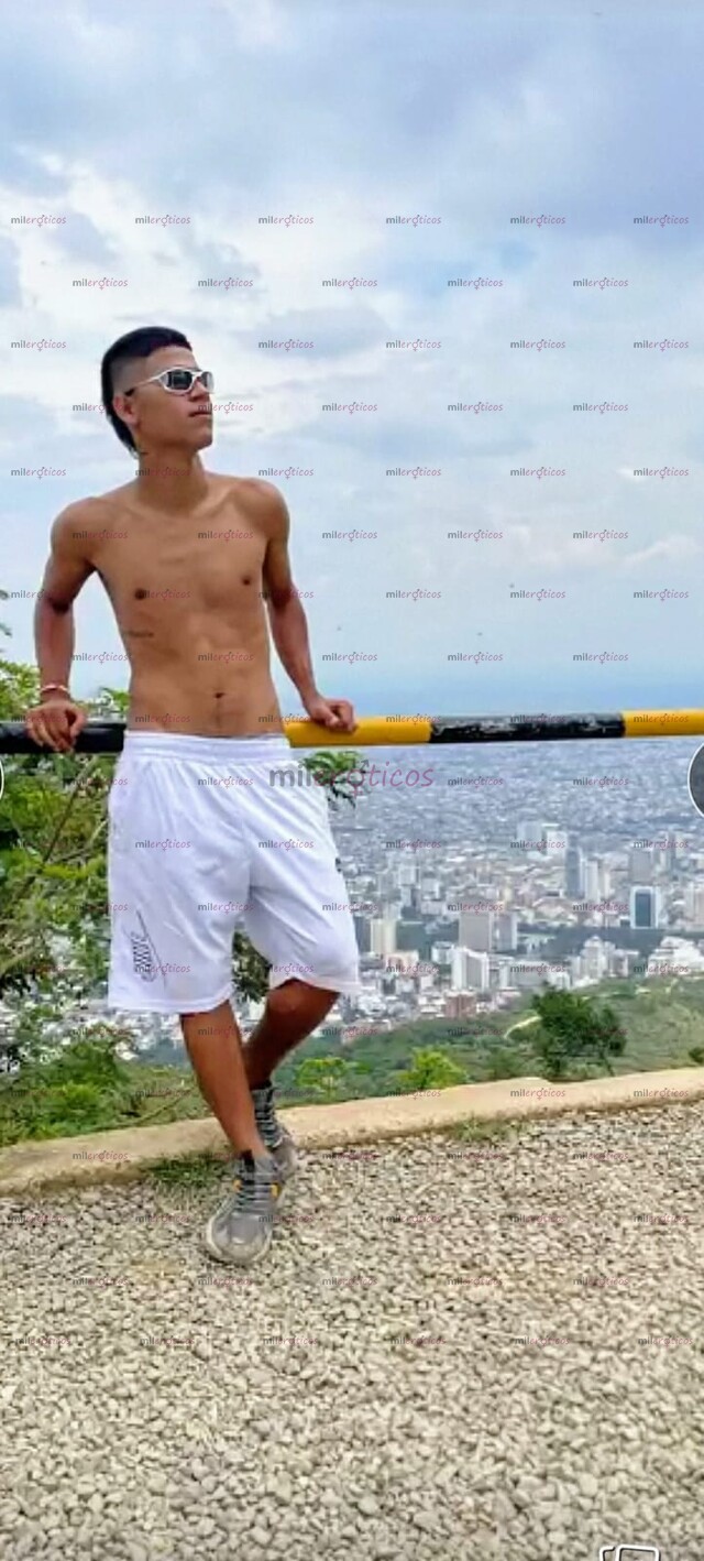 FOTOS DE JOVEN ACTIVO SERIO GRUESA CONTENIDO ENTRE PARCEROS