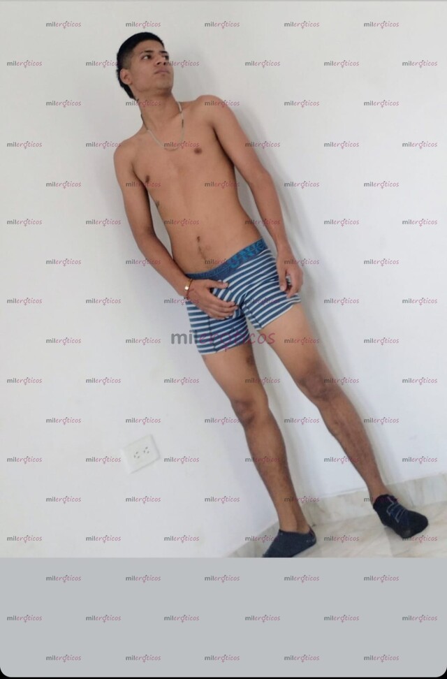 FOTOS DE JOVEN ACTIVO SERIO GRUESA CONTENIDO ENTRE PARCEROS