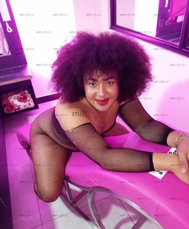 FOTOS DE CHICA TRANS JOVEN VERSÁTIL VERGONA Y CULONA CON SITIO