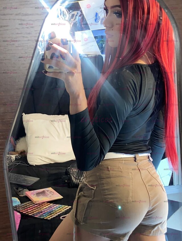 FOTOS DE CHICA ALTA, TATUADA, OJOS CLAROS, CREATIVA, CULONA Y VENGOCITA