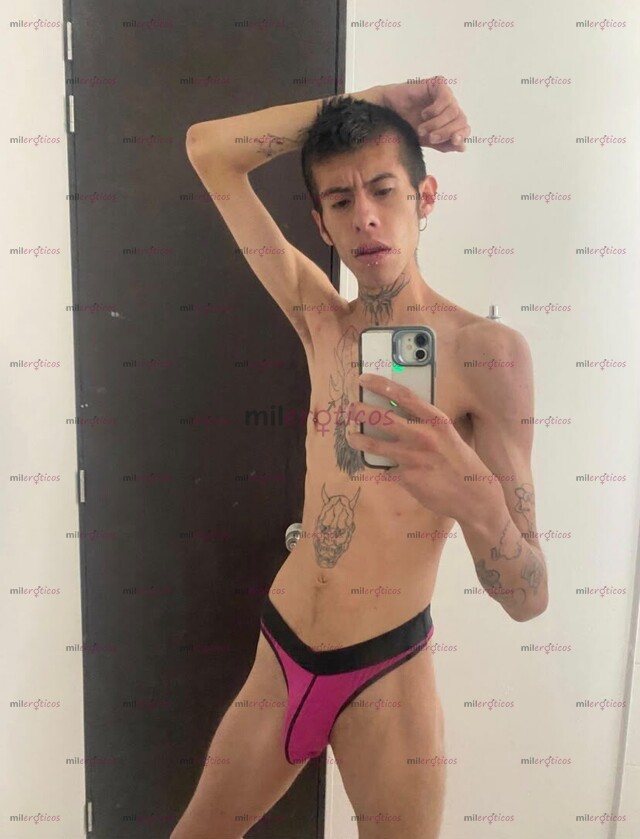 FOTOS DE CHICO LATINO ALTO TATUADO DISPUESTO A COMPLACER TUS MAS OSCURAS FANTASIAS