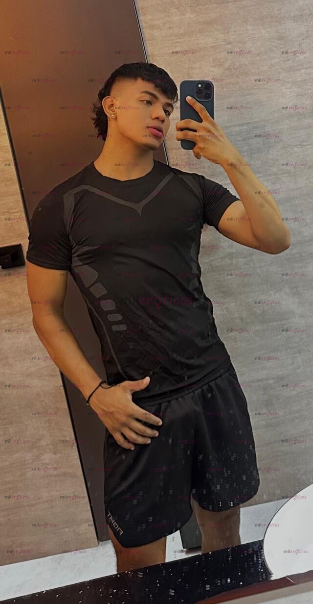 FOTOS DE DEVUELTA MATÍAS. TU CHICO VERSÁTIL COMPLACIENTE Y CARIÑOSO