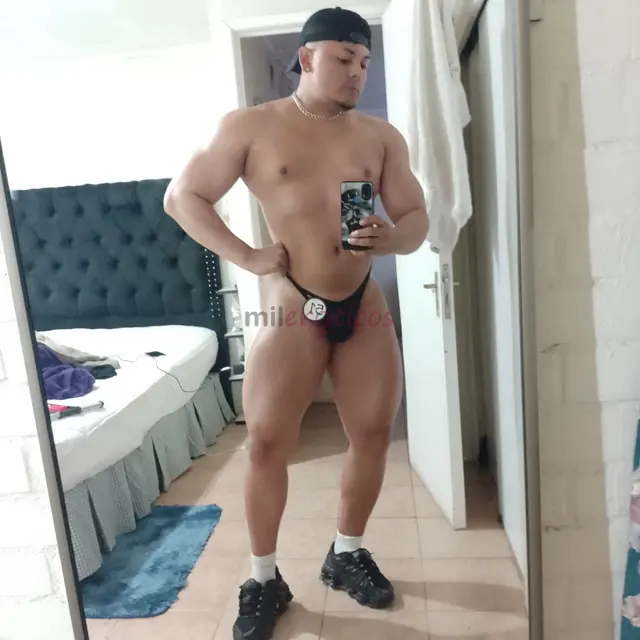 Hola soy tyson 31 anos de 1 76 de estatura y 95 kilos de musculo soy divertido sociable educado con tema de conversacion honesto muy carinoso y compla...