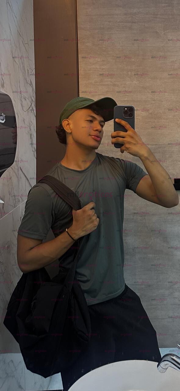 FOTOS DE DEVUELTA MATÍAS. TU CHICO VERSÁTIL COMPLACIENTE Y CARIÑOSO