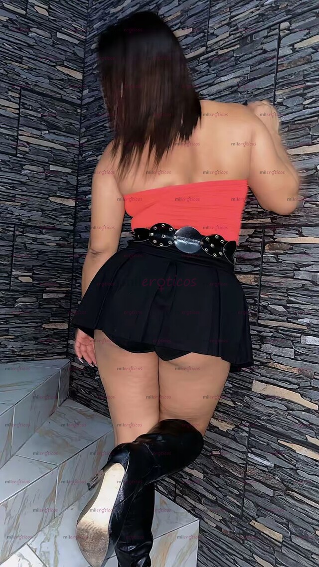 FOTOS DE HOLA AMOR SOY KARLA UNA COLOMBIANA HERMOSA CON UN ROSTRO ENCANTADOR.