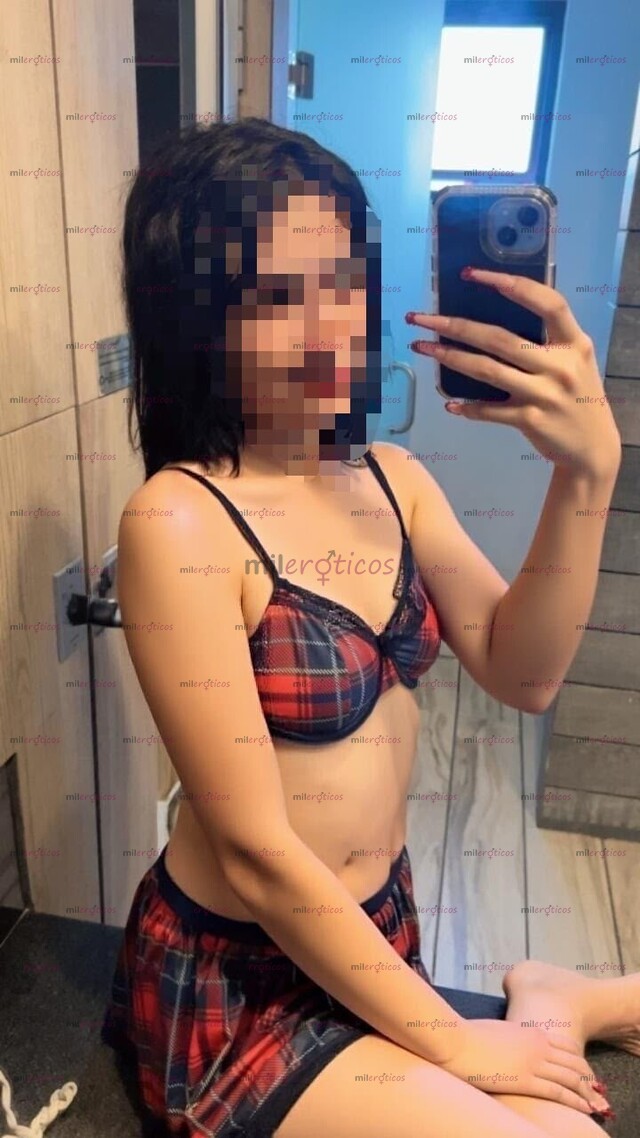 FOTOS DE HOLA MI AMOR, ME LLAMO EMILY TENGO 19 AÑOS Y ESTOY APRETADITA