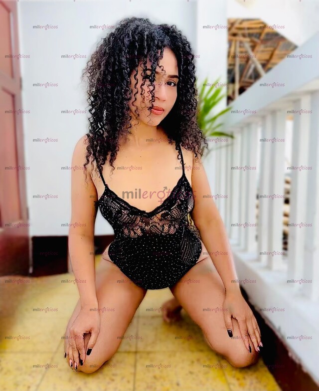 FOTOS DE MORENITA CRESPA LLEGA PARA DARTE EL MEJOR MOMENTO DE TU VIDA