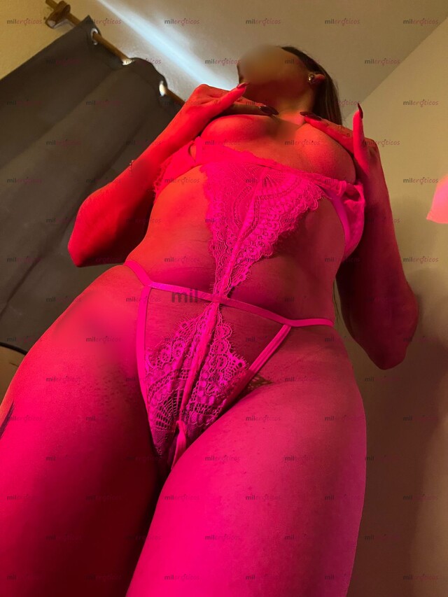 FOTOS DE MORENITA CANDENTE CON NALGUITAS PARADITAS Y PIERNAS LARGAS