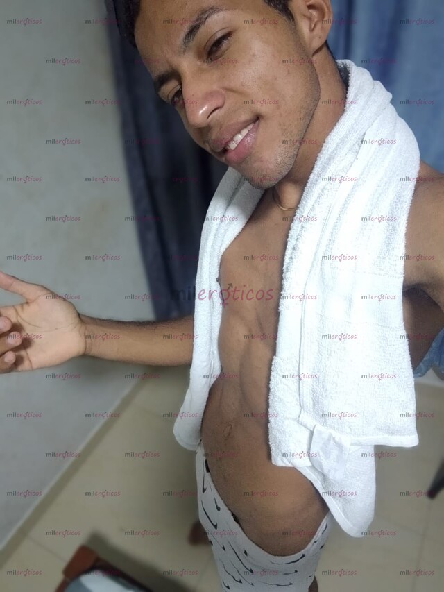 FOTOS DE HOLA LLEGO TU MORENO RICO PARA DARTE UN BUEN SERVICIO PARA Q LA PASES DE MARAVI