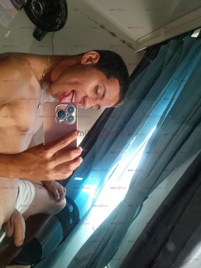 FOTOS DE HOLA LLEGO TU MORENO RICO PARA DARTE UN BUEN SERVICIO PARA Q LA PASES DE MARAVI