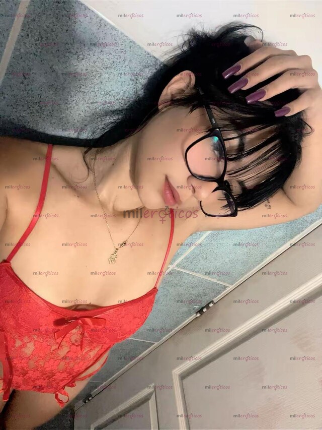 FOTOS DE JOVENCITA CALIENTE Y ATREVIDA DISPUESTA A COMERSE TU VERGA Y DARTE PLACER