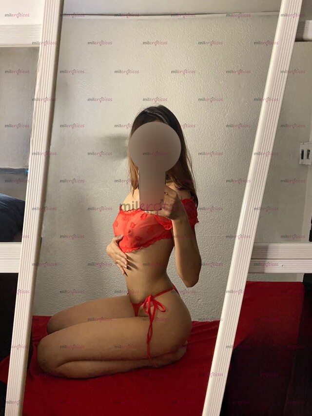 FOTOS DE JOVEN MASAJISTA , FLAQUITA DELICIOSA , ALTA FIT, PEZONES ROSADITOS PARADITOS