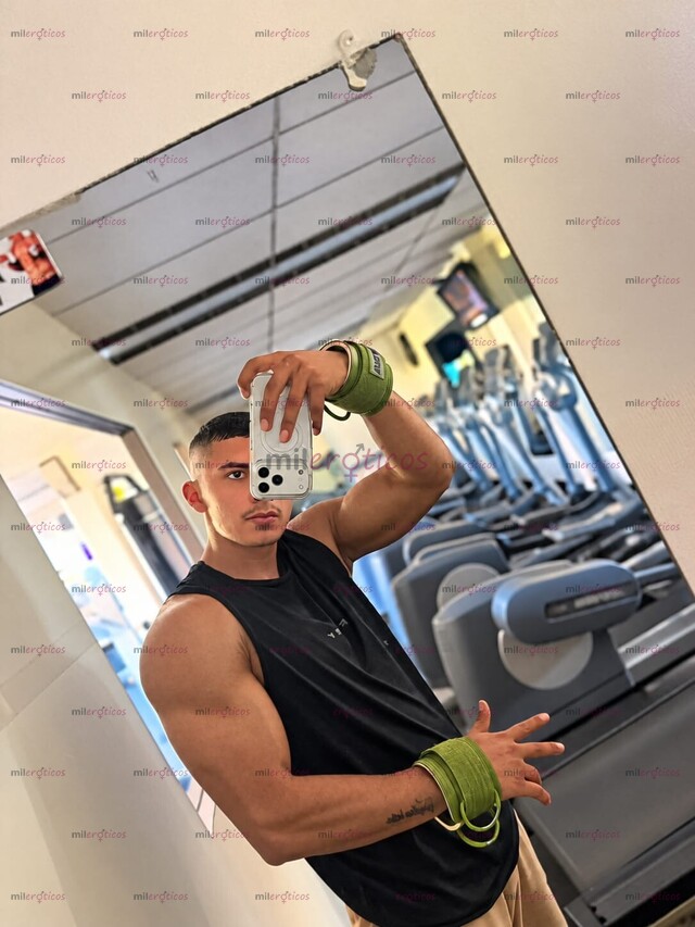 FOTOS DE JOVEN ATRACTIVO CON UN CUERPO MUY MARCADO Y CON 21 CENTÍMETROS