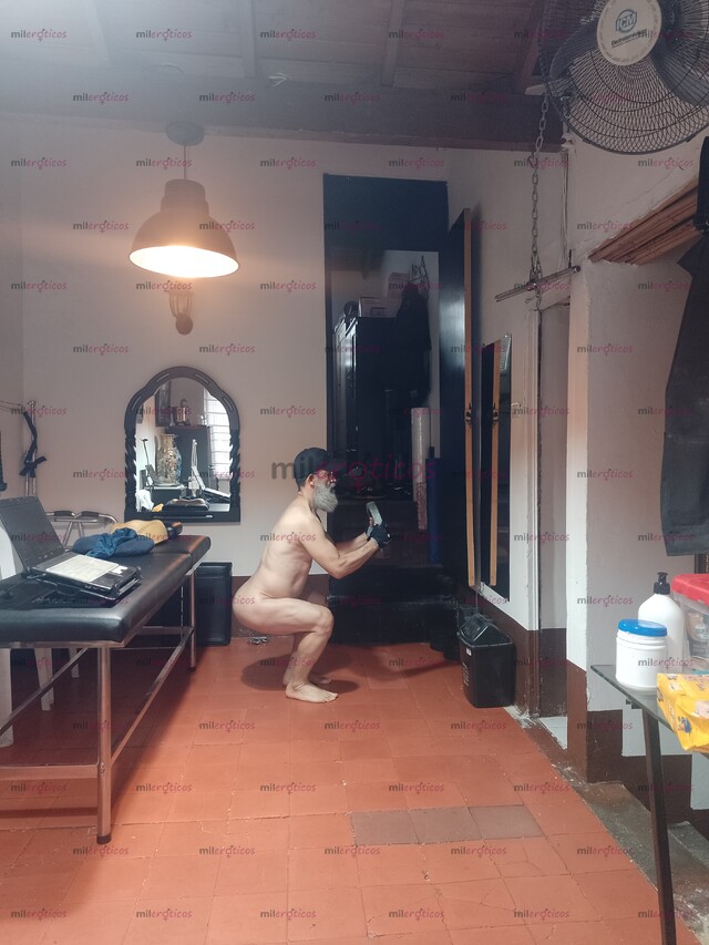 FOTOS DE MASAJISTA VETERANO EN MASAJES OFREZCO SERVICIO PERSONAL POR HORA EN MEDELLIN