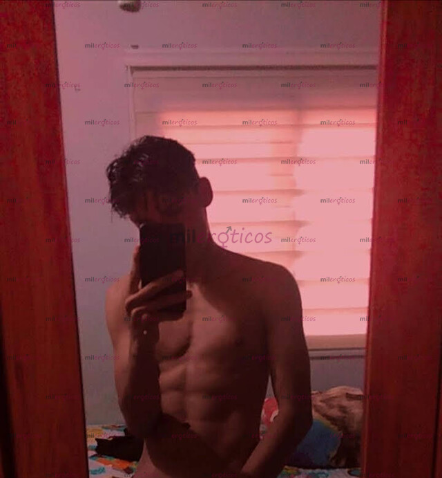 FOTOS DE EL HOMBRE QUE HARÁ ESPECIAL TU NOCHE ELEGANCIA, QUÍMICA Y DISCRECIÓN