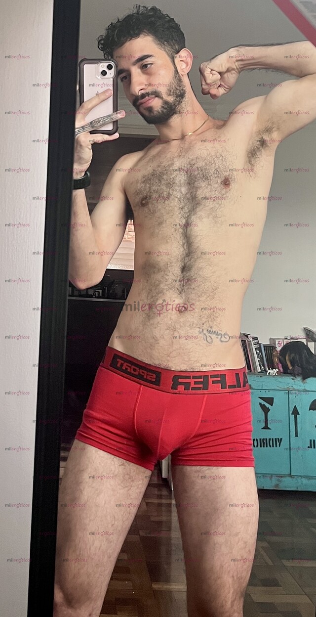 FOTOS DE JOVEN. VERGA PELUDA. DOMINANTE. LECHERO. MORBOSO FETICHISTA.