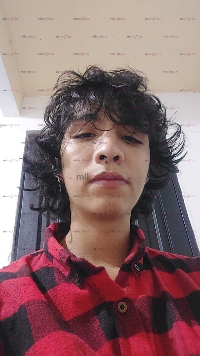 FOTOS DE JOVEN CON POLLA GRUESA Y GANAS DE FOLLAR