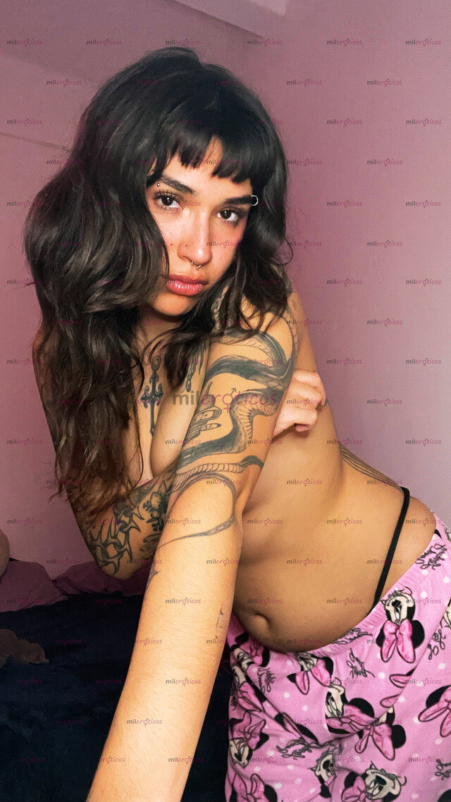 FOTOS DE GATITA SEXY DOMINATRIX CON PIES PEQUEÑOS Y HERMOSOS