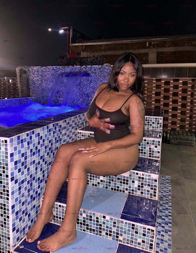 FOTOS DE ARLY TRAGONA DE VERGAS NALGONA DE VAGINA JUGOSA Y TETAS ENORMES