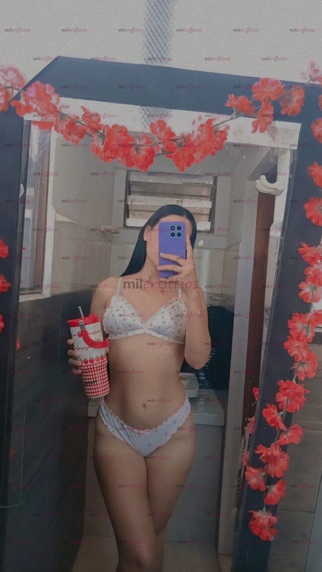 FOTOS DE KAREN FLACA EXÓTICA, MÚLTIPLES POSICIONES CON MAVIMIENTO DE CADERA DELICIOSO