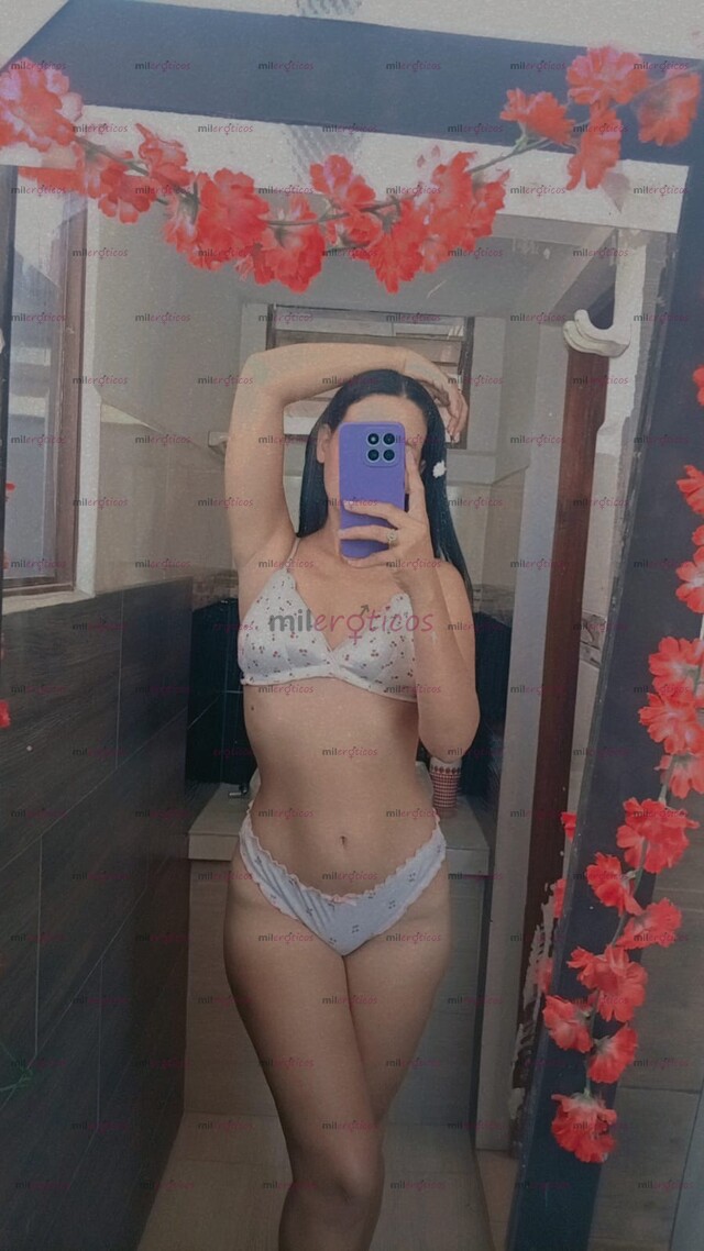 FOTOS DE KAREN FLACA EXÓTICA, MÚLTIPLES POSICIONES CON MAVIMIENTO DE CADERA DELICIOSO