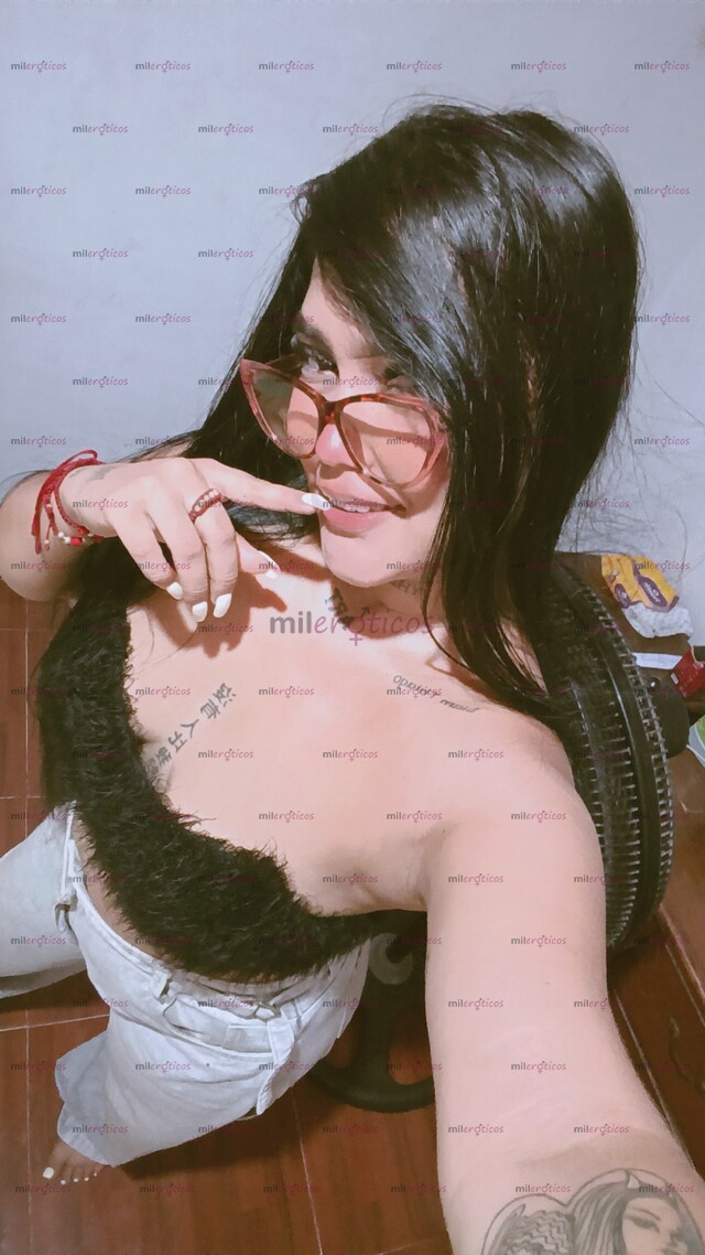 FOTOS DE ANDREA, MORENA BAJITA, MUY HOT, MUY APRETADITA