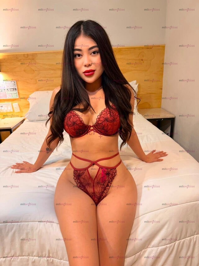 FOTOS DE HERMOSA FLAQUITA DE COLOR BLANCA, CON UN HERMOSO CUERPO