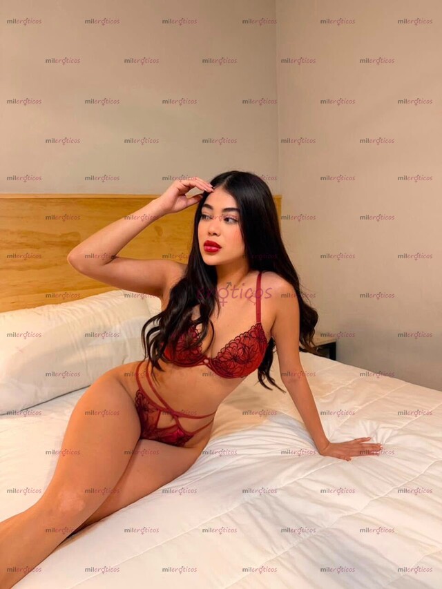 FOTOS DE HERMOSA FLAQUITA DE COLOR BLANCA, CON UN HERMOSO CUERPO