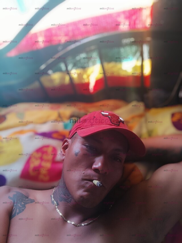 FOTOS DE SOY ROCKO. CHICO AMABLE, DISCRETO Y MUY BESUCÓN.