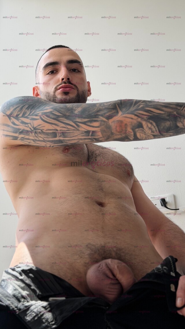 FOTOS DE MACHO GIGANTE LECHERO MORBOSO Y ARRECHO CON GANAS DE PASAR UN BUEN RATO.