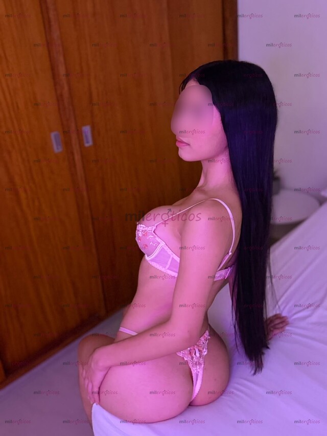 FOTOS DE LISSA , HERMOSA FLACA PELINEGRA CON UNAS TETAS HERMOSAS