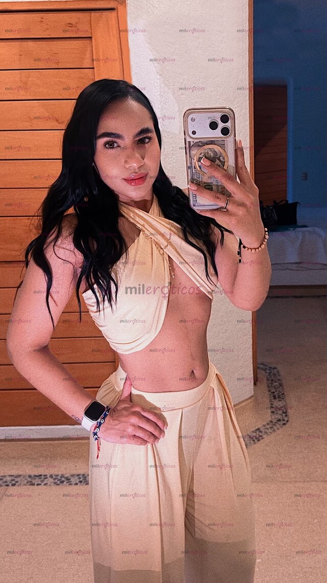 FOTOS DE MAJO, COLOMBIANA CON UNAS LINDAS CURVAS, MUY ERÓTICA Y DISPONIBLE