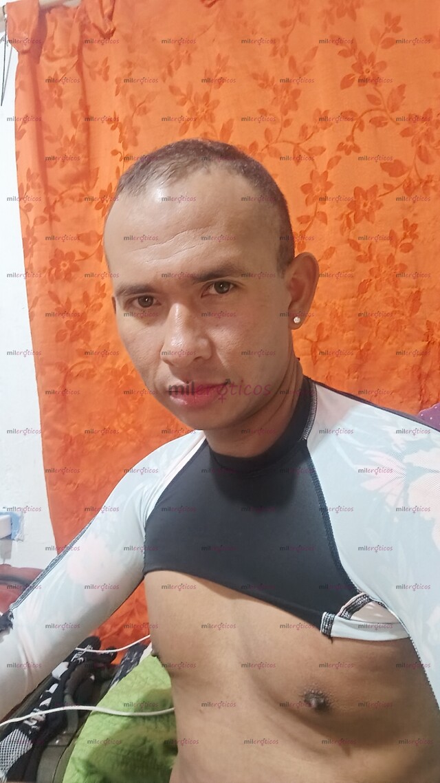 FOTOS DE SOY DELGADO LAMPIÑO PIEL MORENA TOTALMENTE PASIVO AGUANTADOR