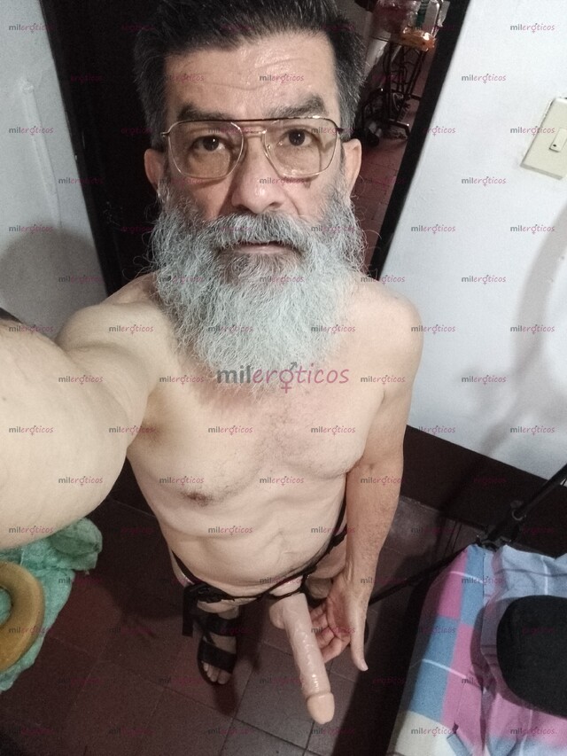 FOTOS DE MASTURBO Y PENETRO SOLO CON DILDO Y ARNES SOLO A VARONES EN TODO EL SENTIDO MEDE