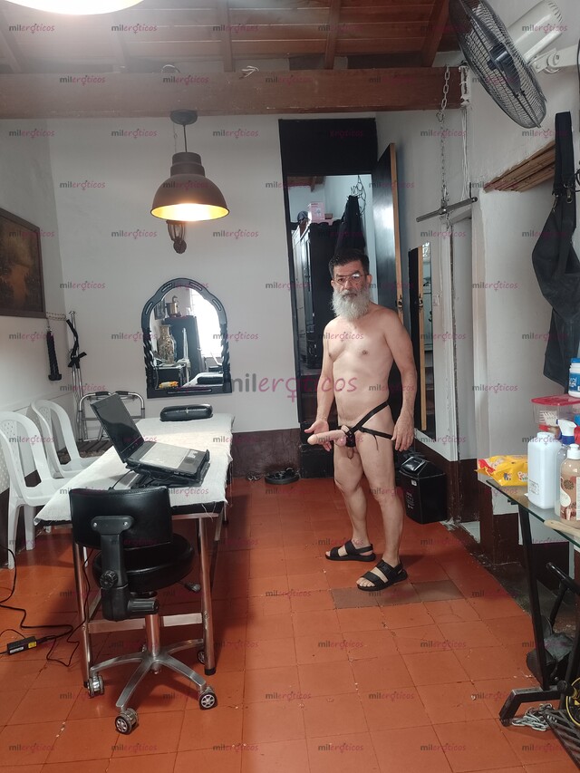 FOTOS DE MASTURBO Y PENETRO SOLO CON DILDO Y ARNES SOLO A VARONES EN TODO EL SENTIDO MEDE