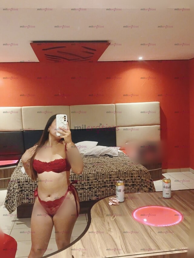FOTOS DE MI VAGINA ESTÁ APRETADITA Y CON GANAS DE SENTIR, MI CUERPO ES NATURAL