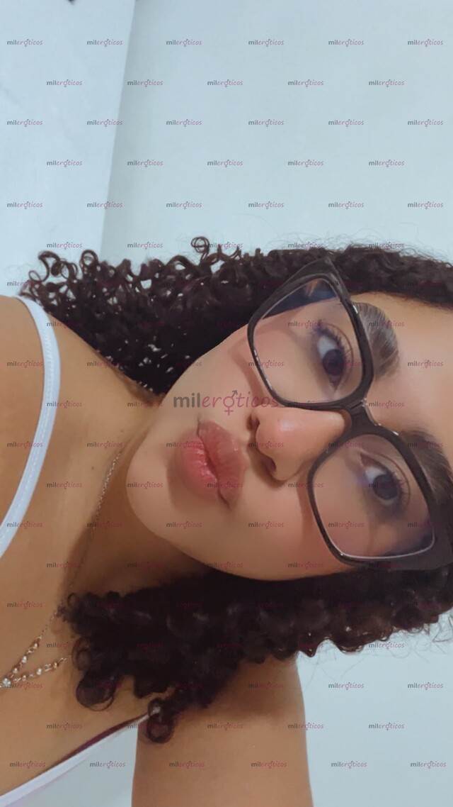 FOTOS DE LINDA CRESPA MELANIE 19 AÑOS POCOS DÍAS