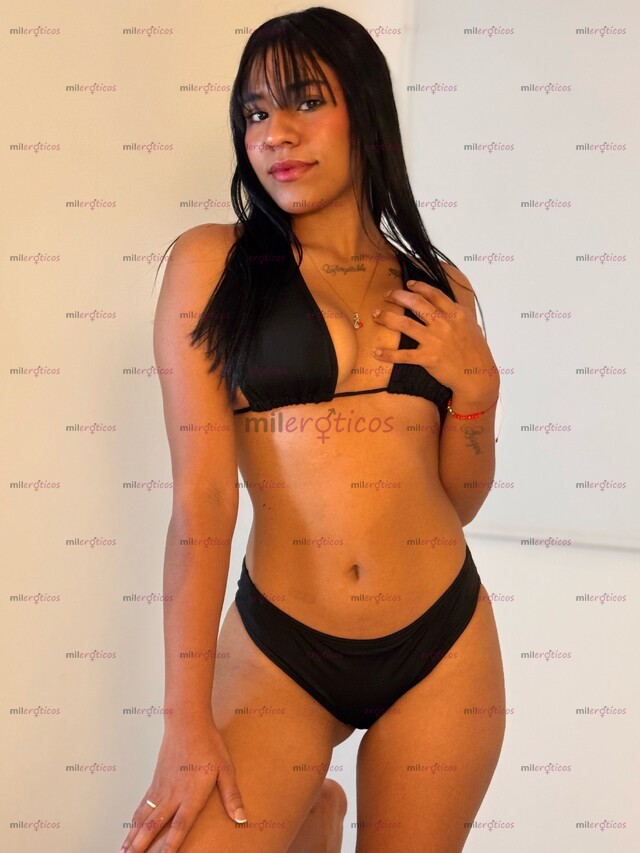FOTOS DE ANDREA FLACA EROTICA PELINEGRA CUERPO DELGADO