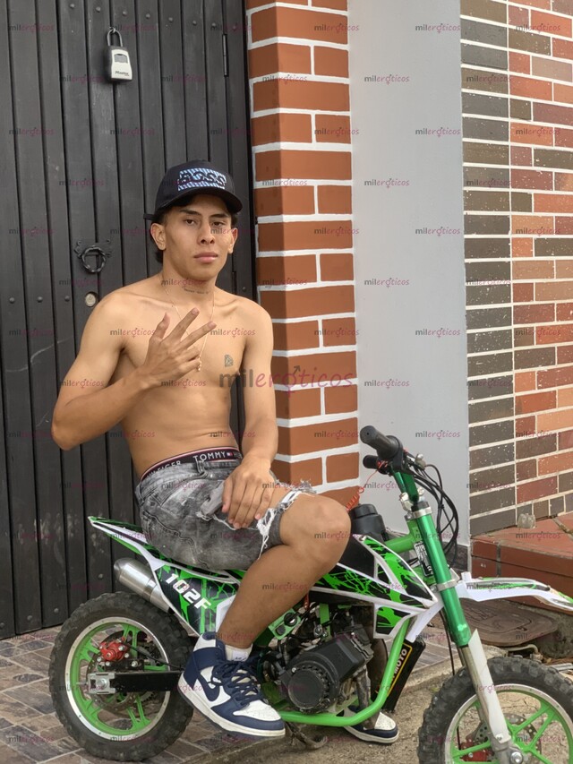FOTOS DE JOVEN MORENO PINTA NUEVO EN TU CIUDAD BUEN CULO BUENA VERGAAAA!!!!