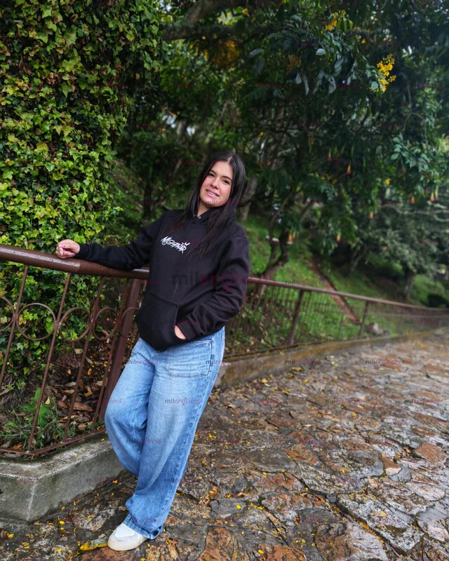 FOTOS DE SOY AXLY DISPONIBLE POR POCOS DIAS VEN Y DISFRUTEMOS DE UN RICO SEXO
