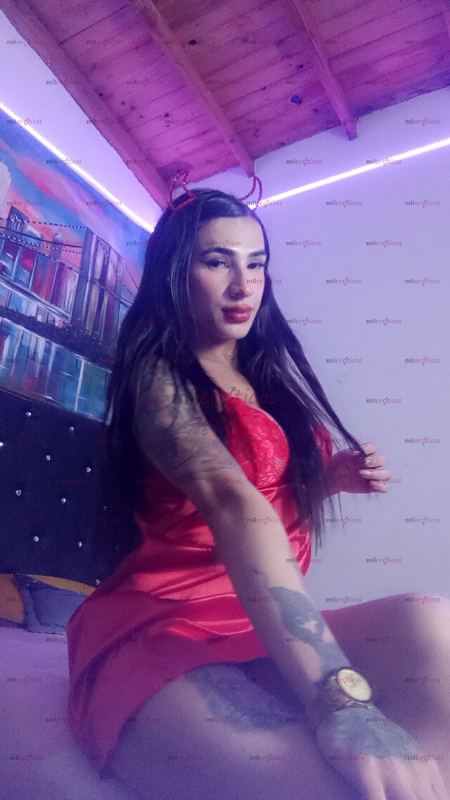 FOTOS DE MUJER TRANS EDUCADA, FEMENINA Y CARISMÁTICA