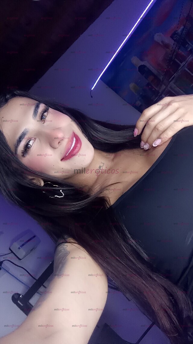 FOTOS DE MUJER TRANS EDUCADA, FEMENINA Y CARISMÁTICA