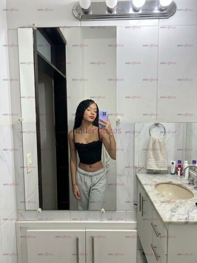 FOTOS DE HERMOSA POLLA DE 18 AÑOS CALIENTE CON GANAS DE MUCHA LECHE Y VERGA