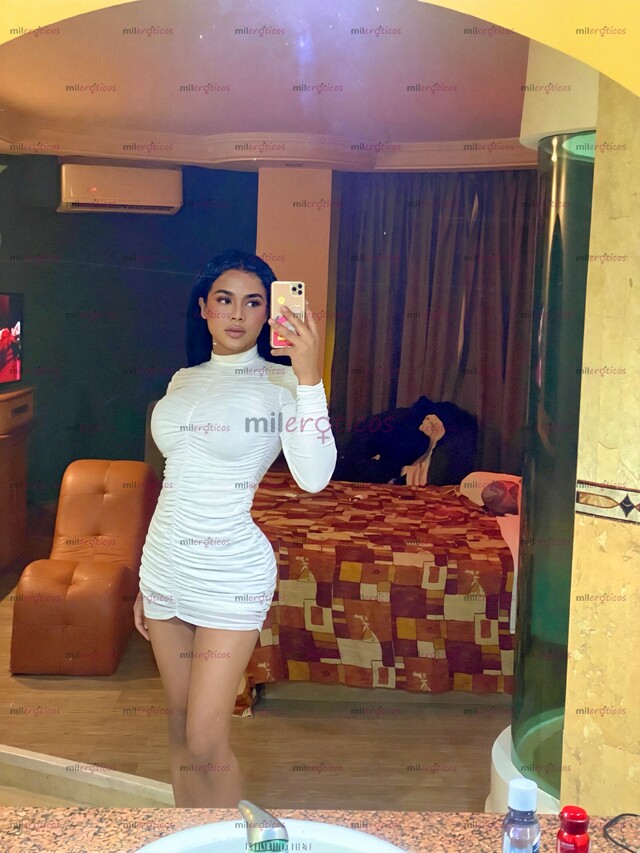 FOTOS DE JOVENCITA MERENA 1.70 ALTURA DE MODELO CON 19 CM DE VERGA