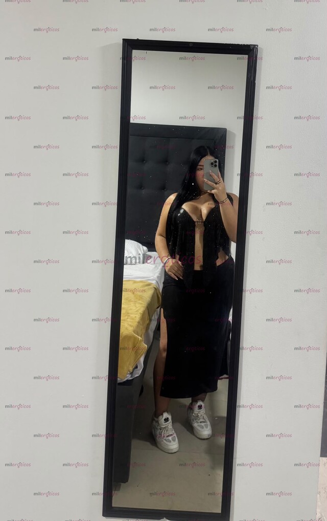 FOTOS DE KIM, HERMOSA PELINEGRA, VOLUPTUOSA, CABELLO LARGO Y MASAJES LLENOS DE SENSUALIDA