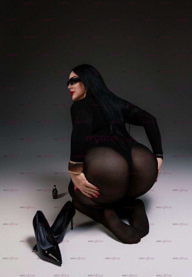 FOTOS DE TU DIOSA DOMINATRIX DISPONIBLE PARA JUGAR...