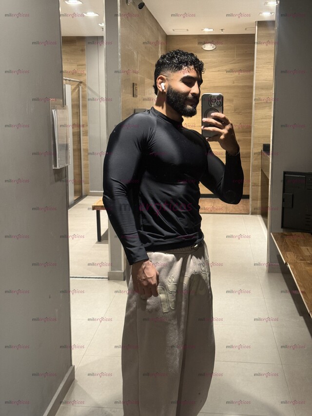 FOTOS DE VERSATIL VARONIL BARBADO DE GYM , LECHE, MASAJES, VIDEOLLAMADAS